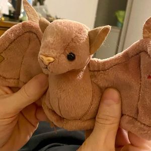 Batty the Bat. A vintage Ty brand beanie baby.  He is retired and rare. NWT!!